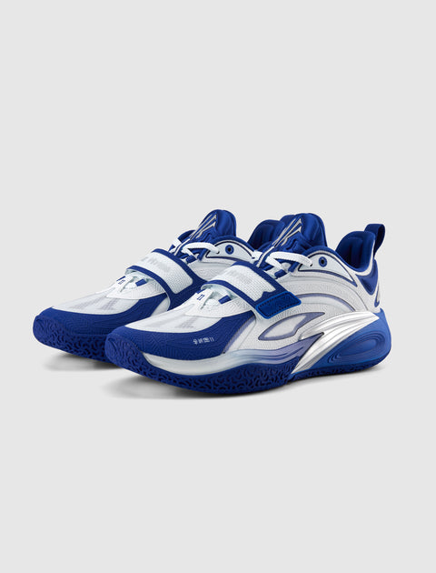 Men's streetwear sneakers in blue and white with mesh and synthetic details on a white background.