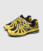 Yellow and black mesh running sneakers with chunky sole and side logo, men's streetwear shoes
