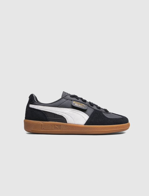 Black and white low-top sneaker with gum sole, side logo detail, classic streetwear style