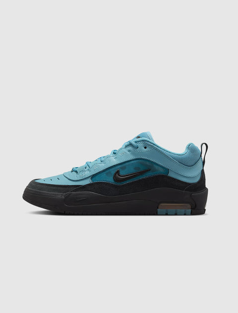 Men's turquoise and black low-top sneaker with suede and mesh details, side logo