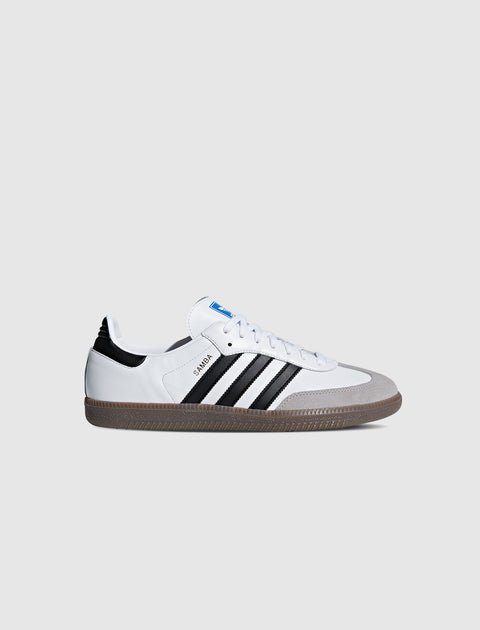 White and black leather low-top sneaker with gum sole and classic streetwear design